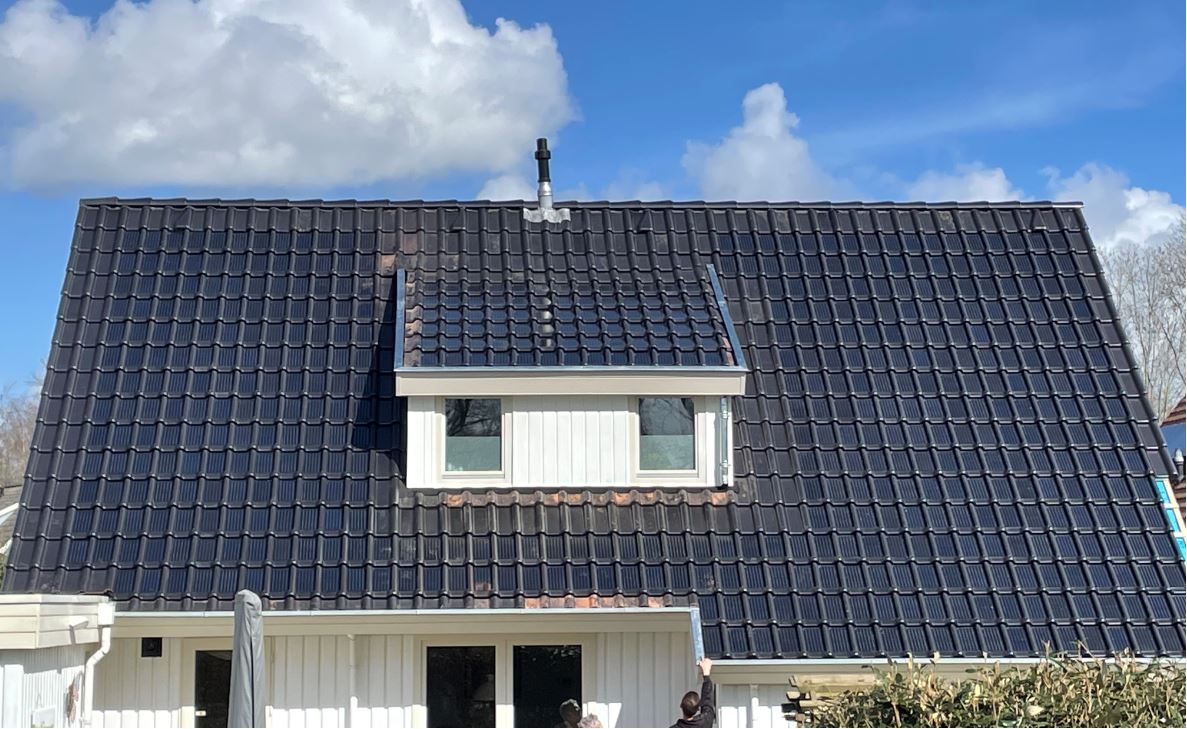 zonnepaneel dakpannen project almere